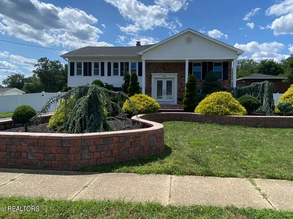 40 Southport Drive, Howell, NJ 07731
