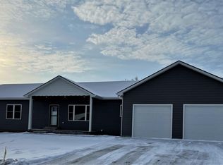 817 2nd St, Friend, NE 68359