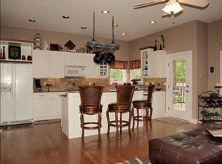 12611 E Edgewood Dr, Wichita, KS 67206