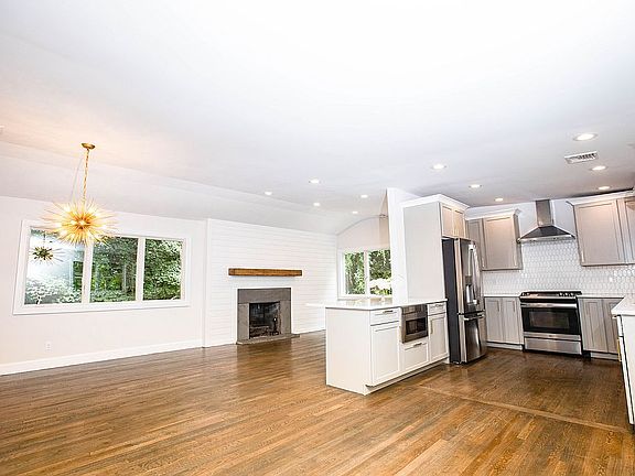 4th image of 7 Woodridge Ln