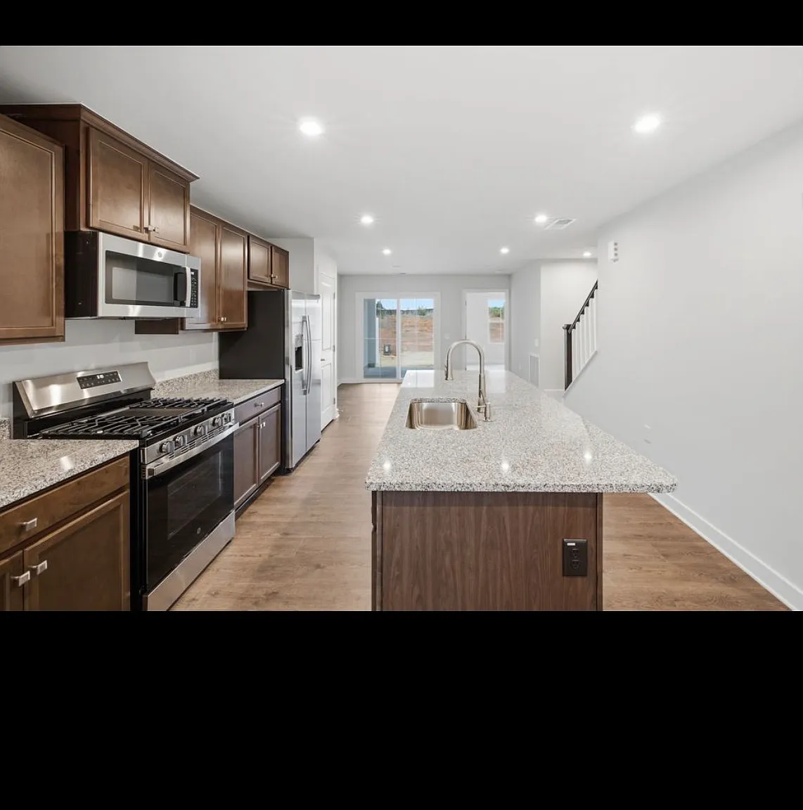 3 bed, 2.5 bath, 1628 sqft, $1,975 — Photo 2