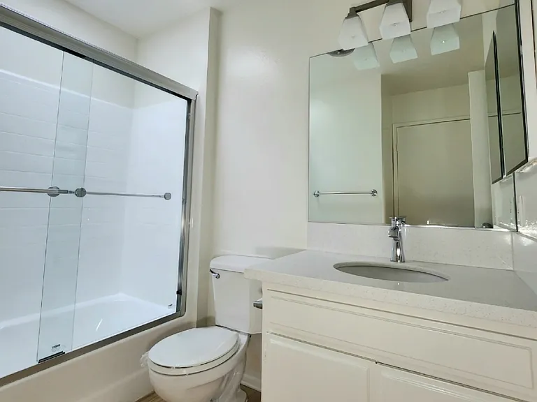 1410 Wellesley Ave #201 — Photo 12