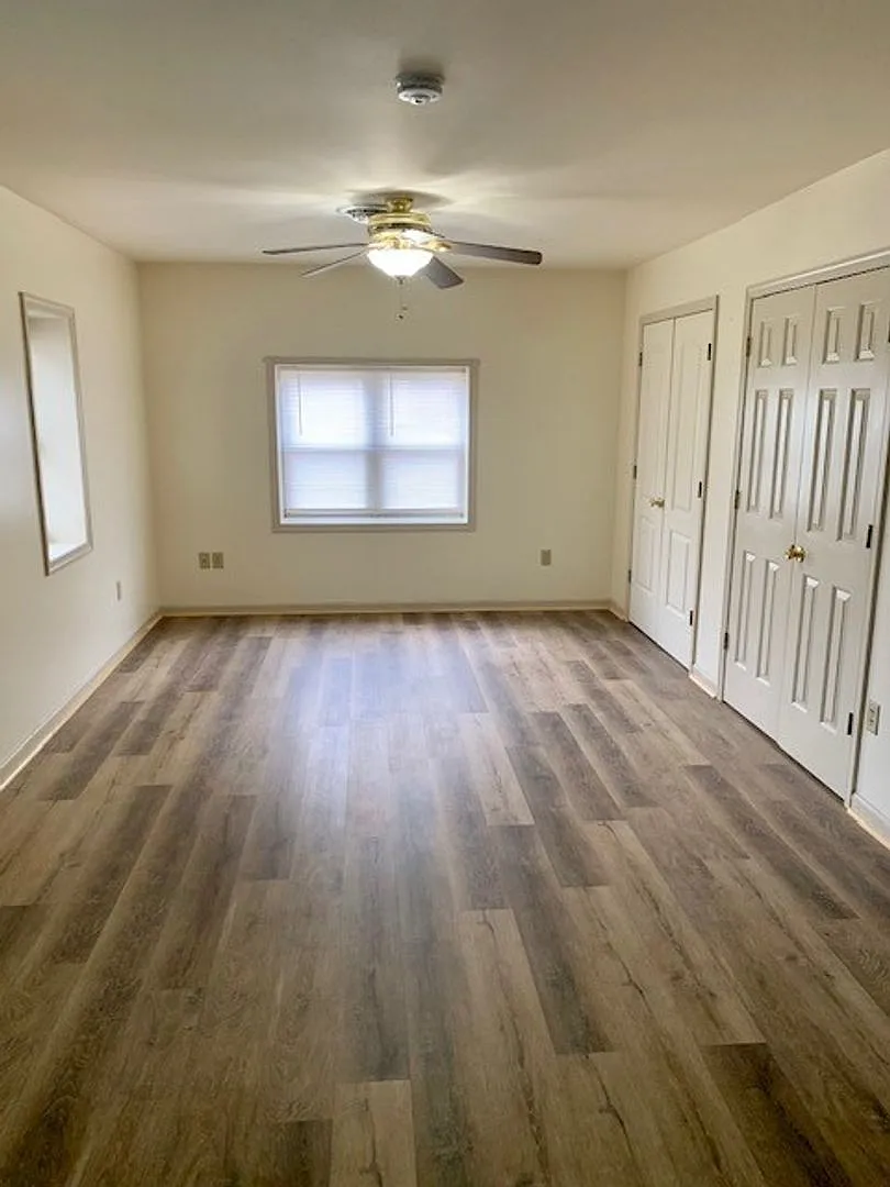 119 W Market St — Photo 2