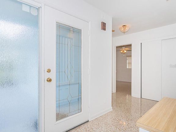 3rd image of 920 Narcissus Ave