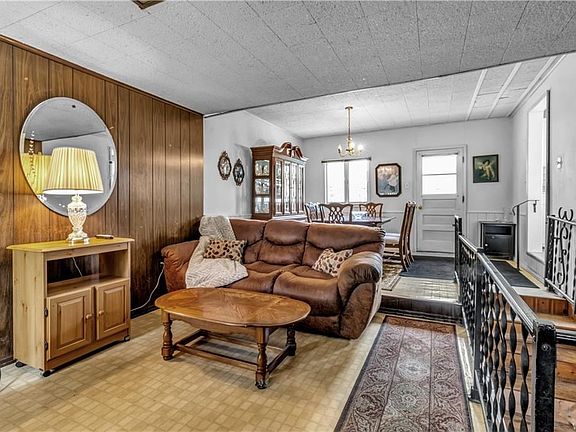2nd image of 2699 Parker Blvd