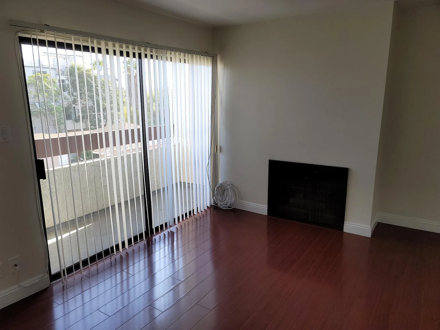 3 bed, 1100 sqft, $3,400 — Photo 4