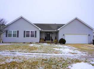 804 Timber Ridge Dr, Mahomet, IL 61853