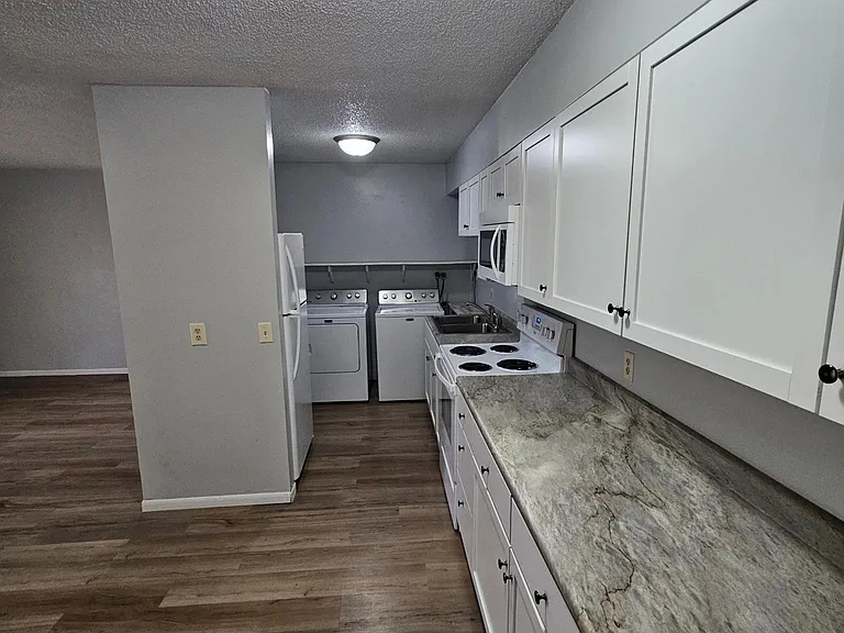 1160 Oakview Dr #7 — Photo 3