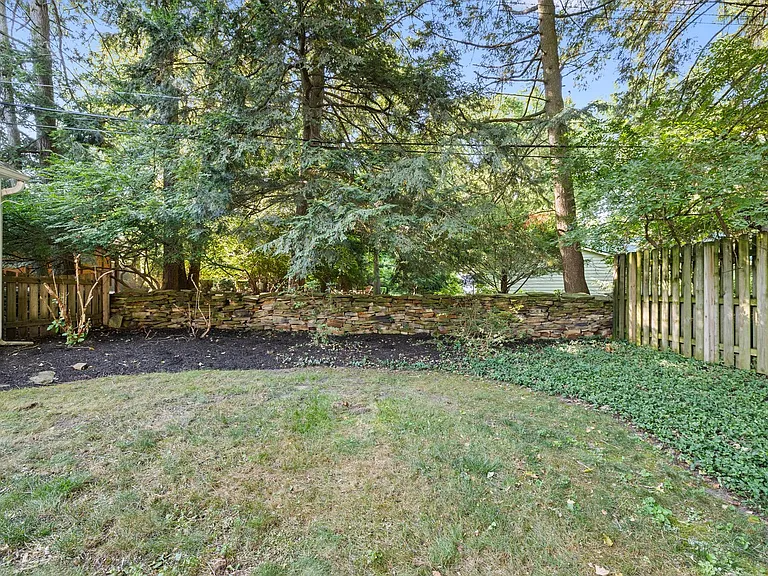 181 Amazon Pl — Photo 5
