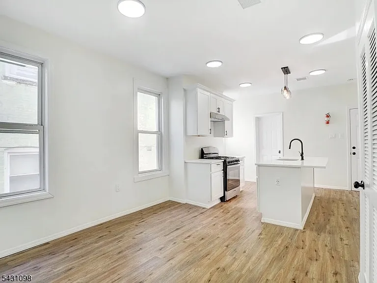 74 Winthrop St #1 — Photo 5