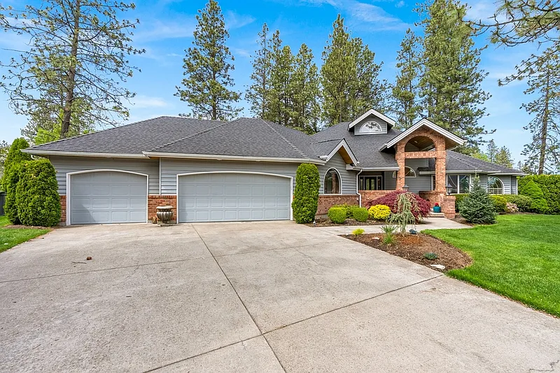 4 bed, 3.0 bath, 4690 sqft, $4,850 — Photo 2