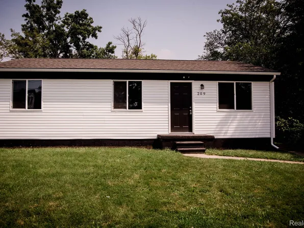 209 Ferry Ave, Pontiac, MI 48341