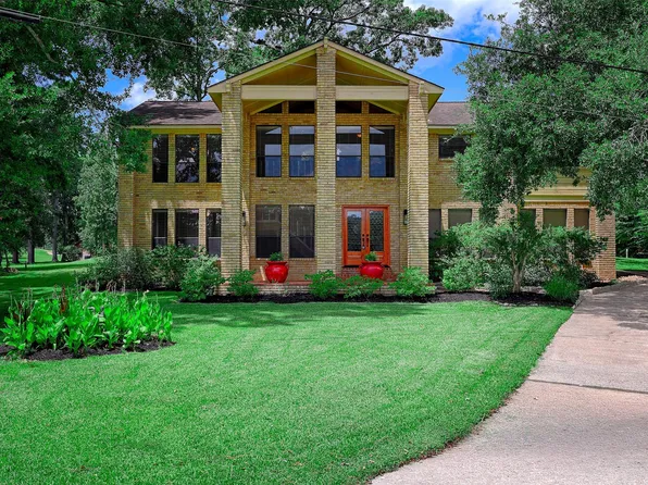 3 Cherry Hill Dr, Conroe, TX 77304
