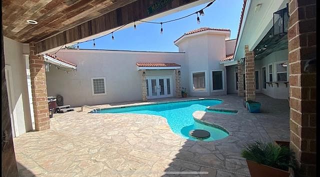 Entrance to courtyard from front doors