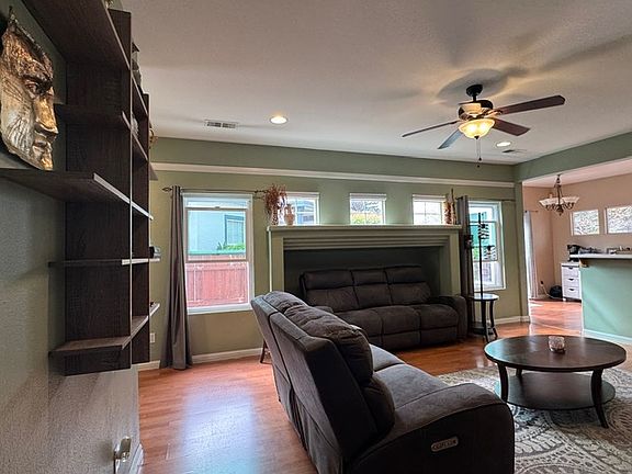 3rd image of 1009 Desert Peach Ct