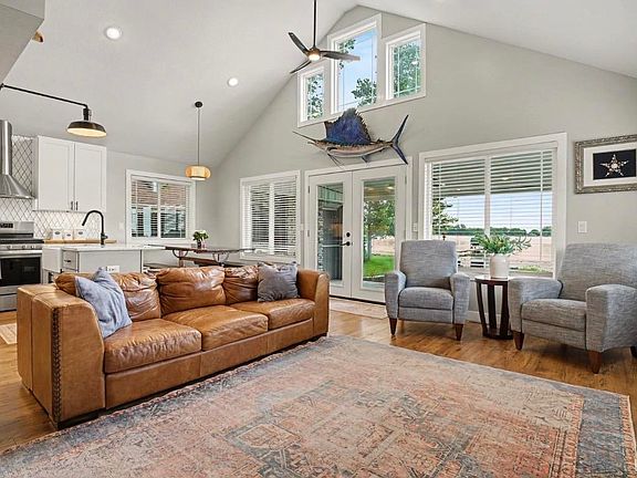 3rd image of 3804 W Shore Dr