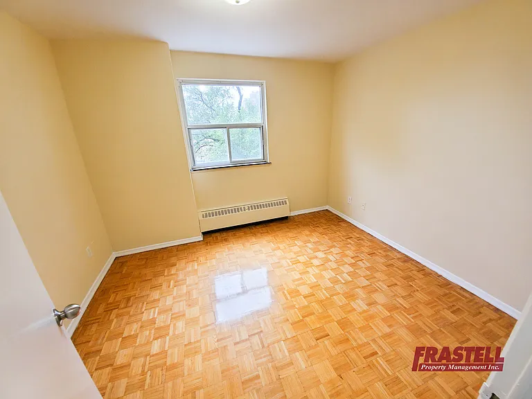 21 Mayfair Ave — Photo 24
