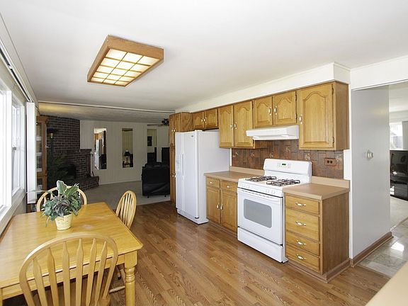 3rd image of 222 Quincy Ct