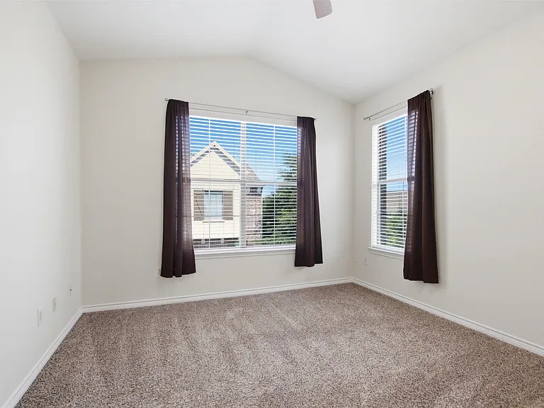 2113 Grove Park Ln — Photo 18