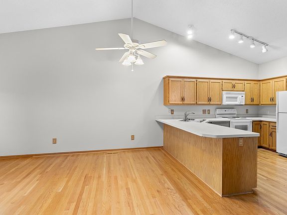 4th image of 736 86th Ln NW