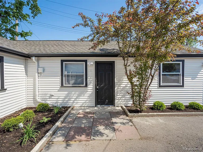 1741 E Woodward Heights Blvd — Photo 5