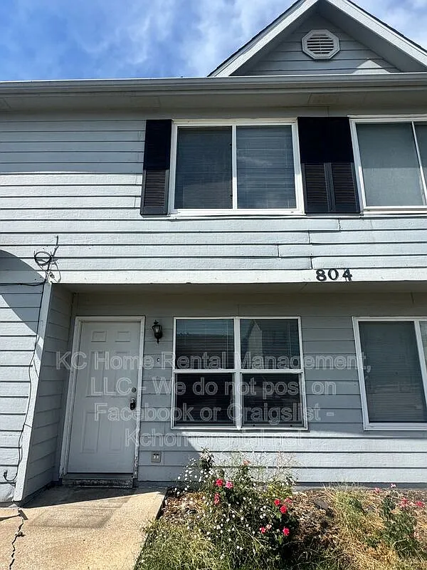 2 bed, 1.0 bath, $925 — Photo 2