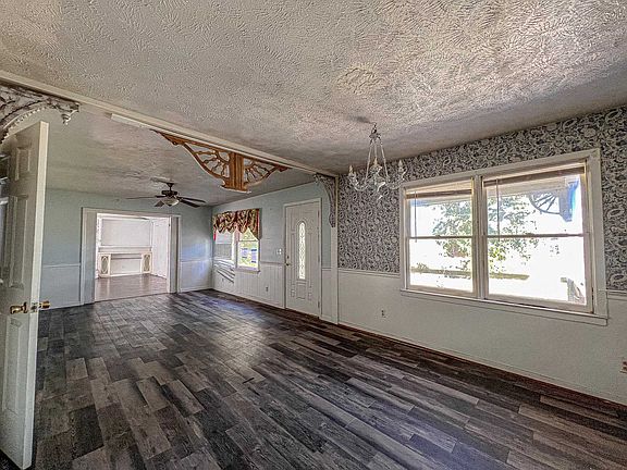 2nd image of 6313 Middle Rd.
