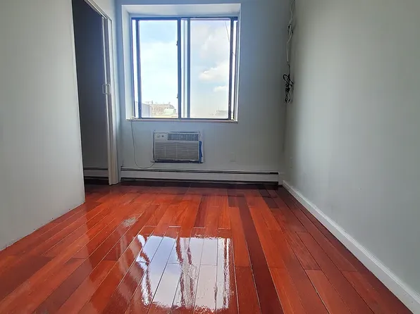 39 Debevoise Avenue image 3 of 7