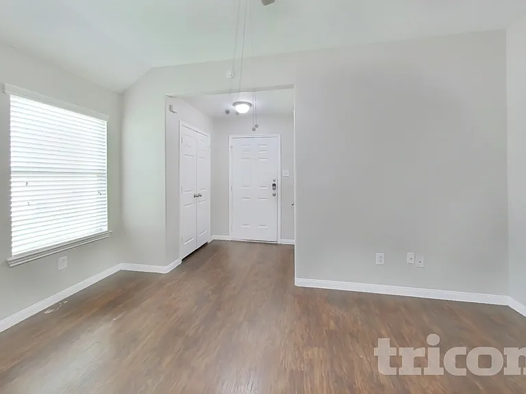 21427 Wilona Way — Photo 3