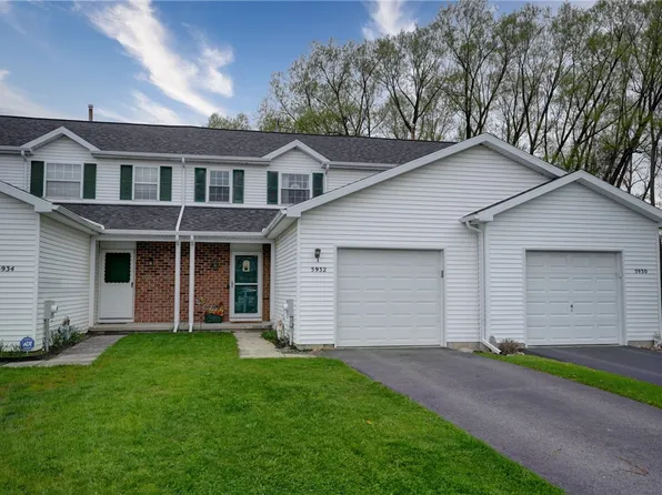 5932 Calm Lake Dr, Farmington, NY 14425