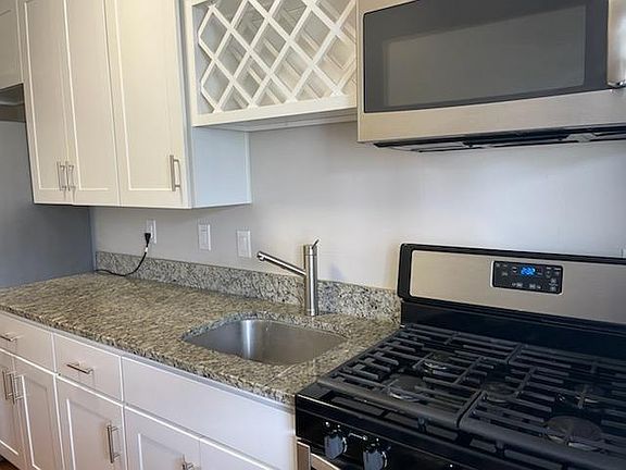 3rd image of 3-2103 Mount Vernon Ave #3