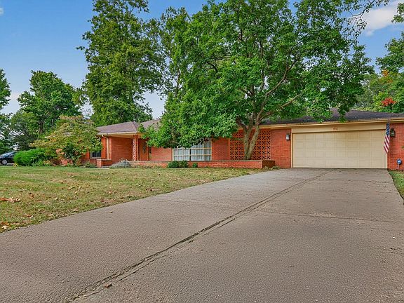 2nd image of 916 W Sydney Ln