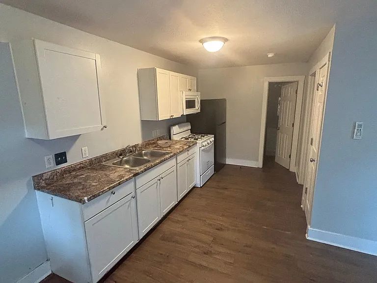 1121 W Elm Arc #A — Photo 3