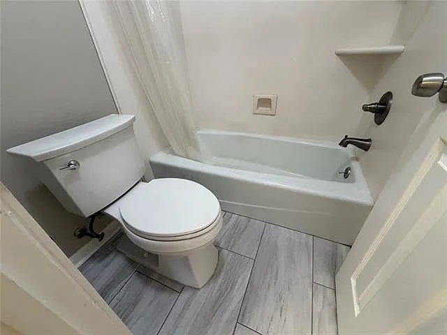 210 Camden St — Photo 19