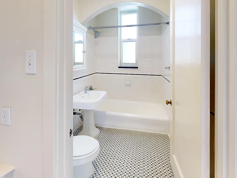 1425 Taylor Street — Photo 7
