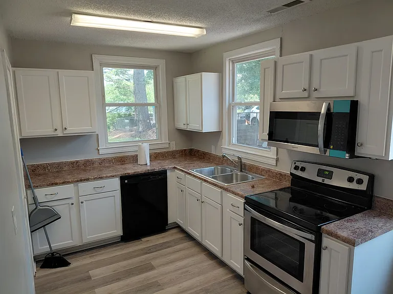 120 Elizabeth Ave — Photo 16