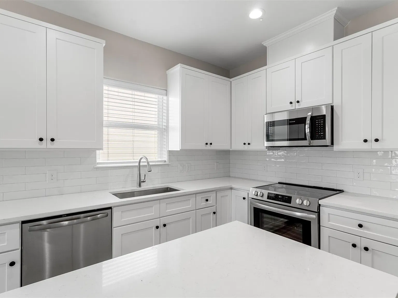 3 bed, 2.5 bath, 1580 sqft, $1,700 — Photo 4