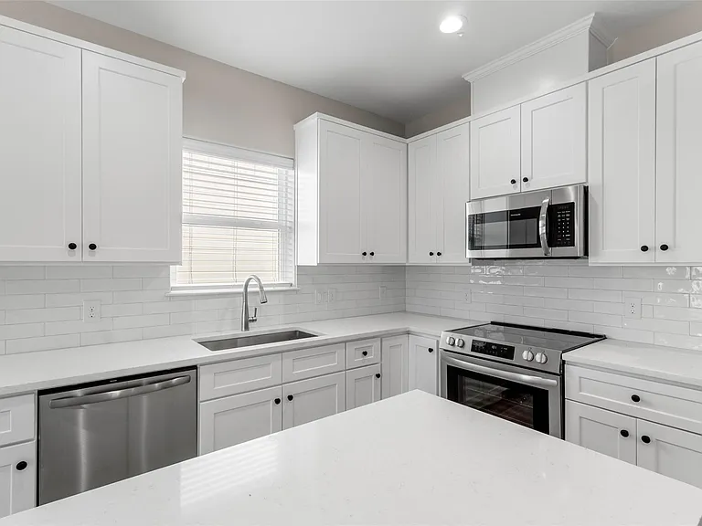 3150 B N Cleveland St — Photo 4