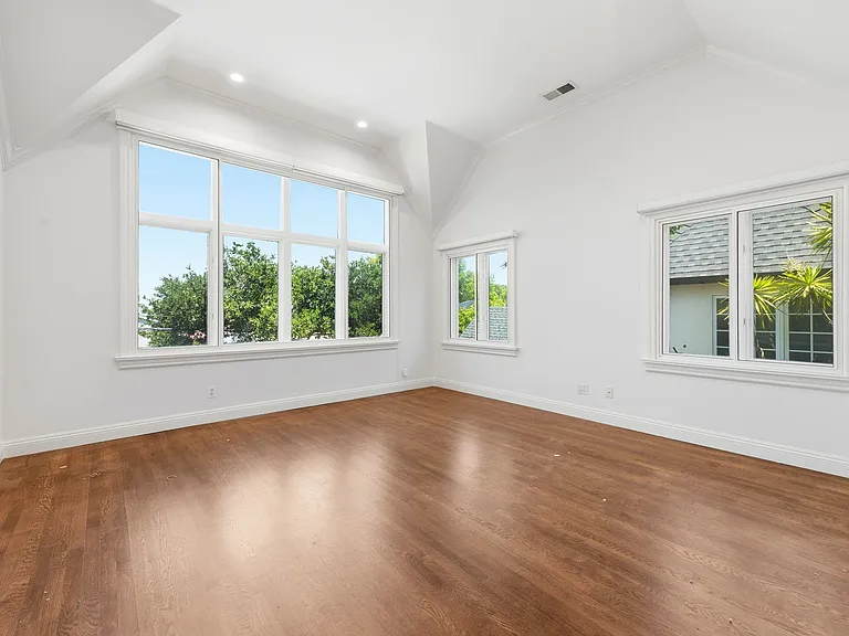 1506 Vancouver Ave — Photo 33