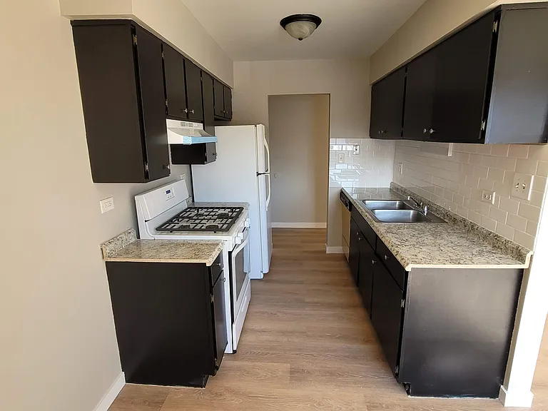 156 Oliver Ct #1 — Photo 2