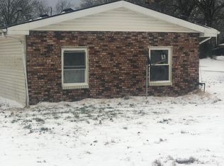 111 W Crawford St, Buckner, IL 62819