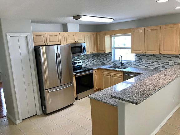 3rd image of 6913 N Lynn Ave