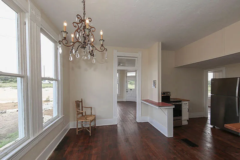 2 bed, 2000 sqft, $2,500 — Photo 3