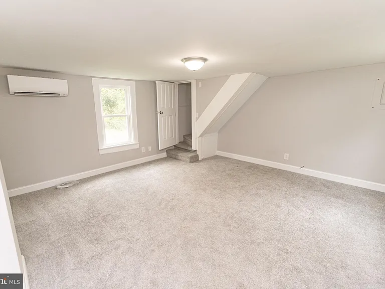119 Davis Ln — Photo 9