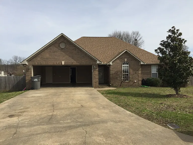 336 Oxford Cv — Photo 3