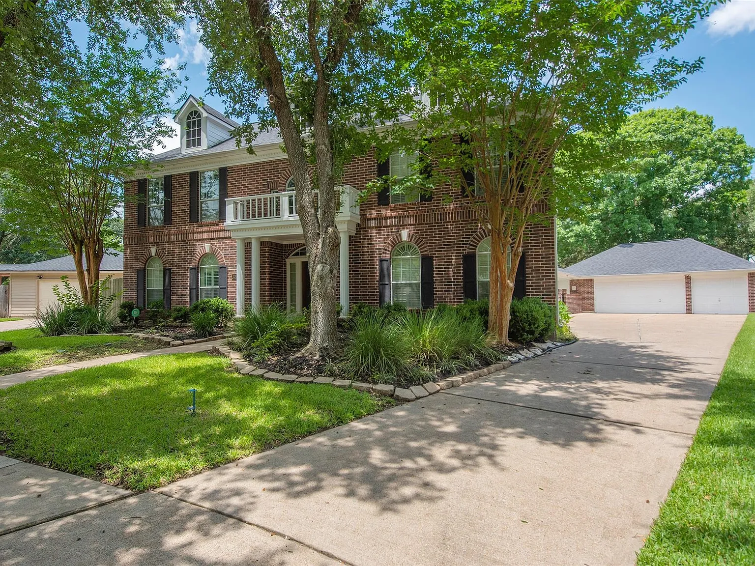 4 bed, 4.5 bath, 3667 sqft, $3,900 — Photo 4