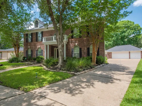 1303 Red Oak Ct, Sugar Land, TX 77479