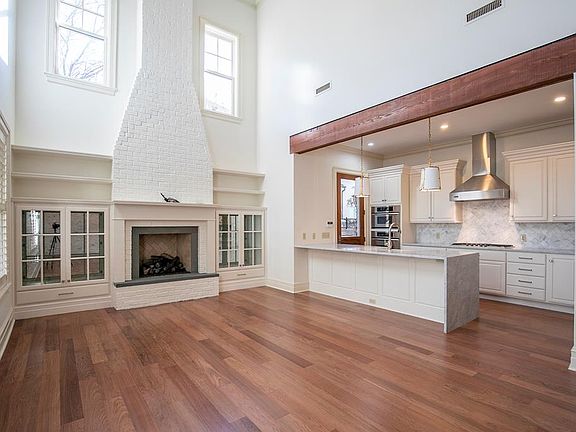 2nd image of 606 Van Buren Ave #4