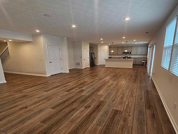 4th image of 1181 Lake Forest Dr