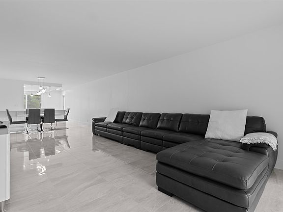 4th image of 4301 Martinique Circle #M2